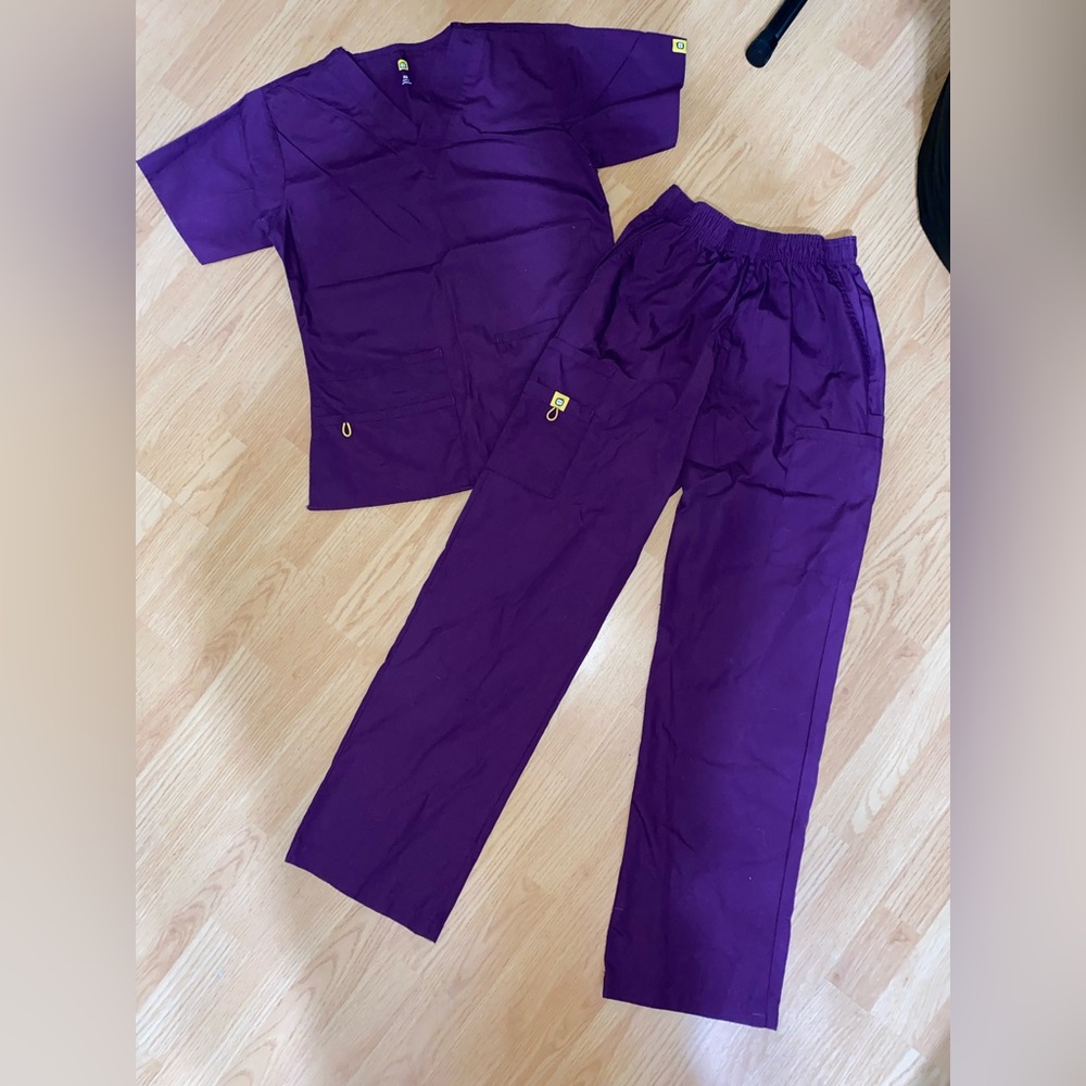 Dickie’s 5 pocket scrub top and 5 pocket scrub bottoms in purple